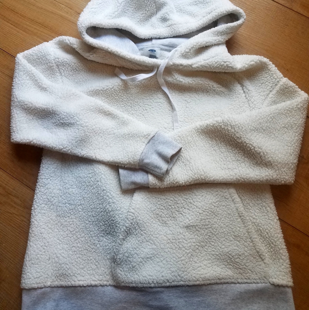 Old navy warm fuzzy white sweatshirt